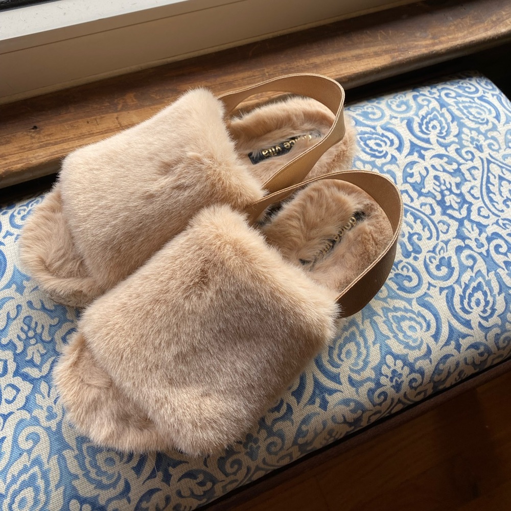 Dolce Vita Fur Slides Size 9